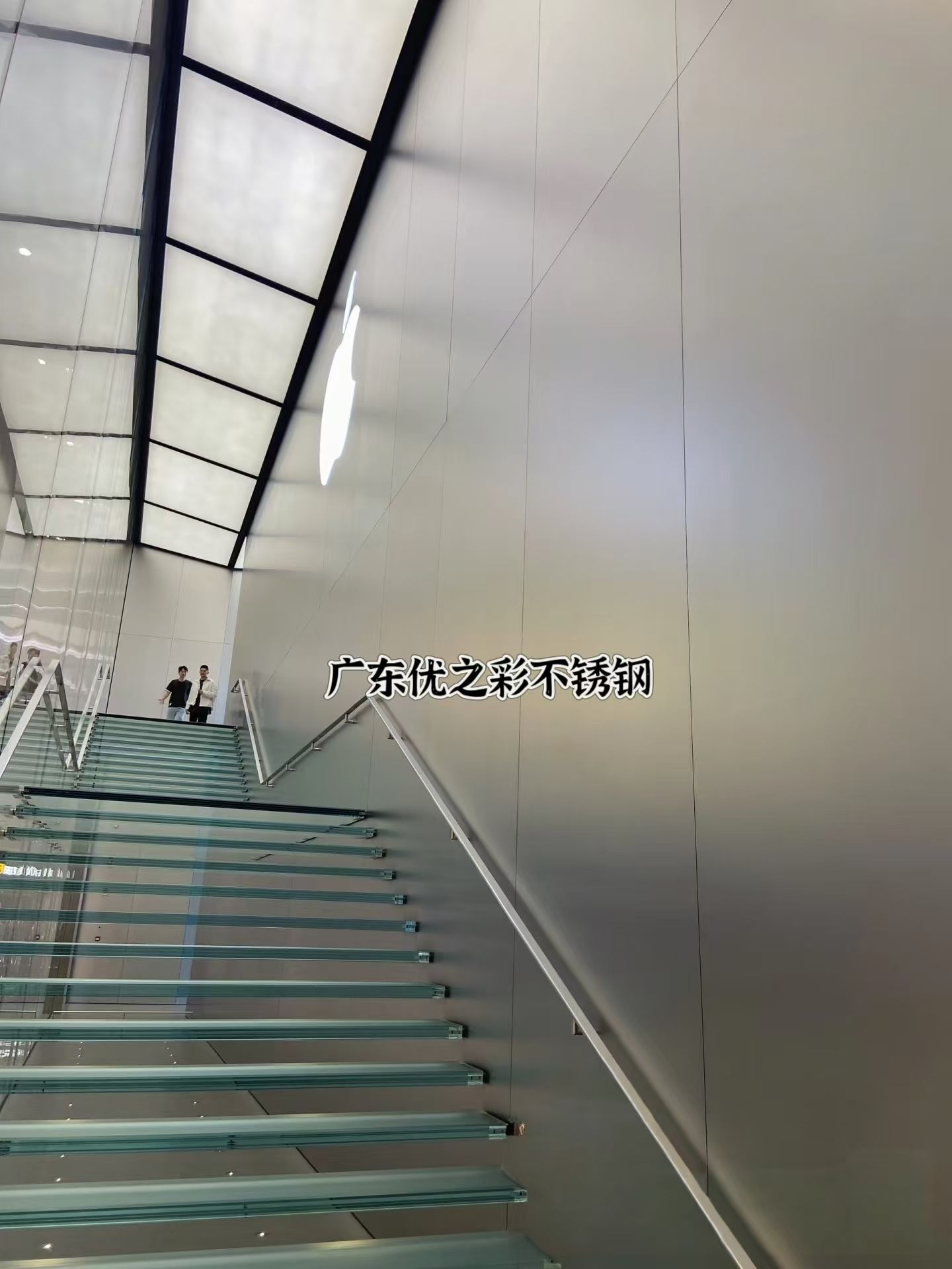 “蜂窩大板：無(wú)拼接縫，一通到底的空間美學(xué)新選擇”